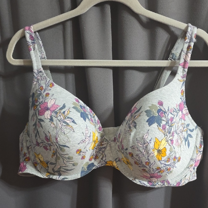 Cacique Women's Bra Lightly Padded T-Shirt Underwire Gray Floral Sz 46d Euc